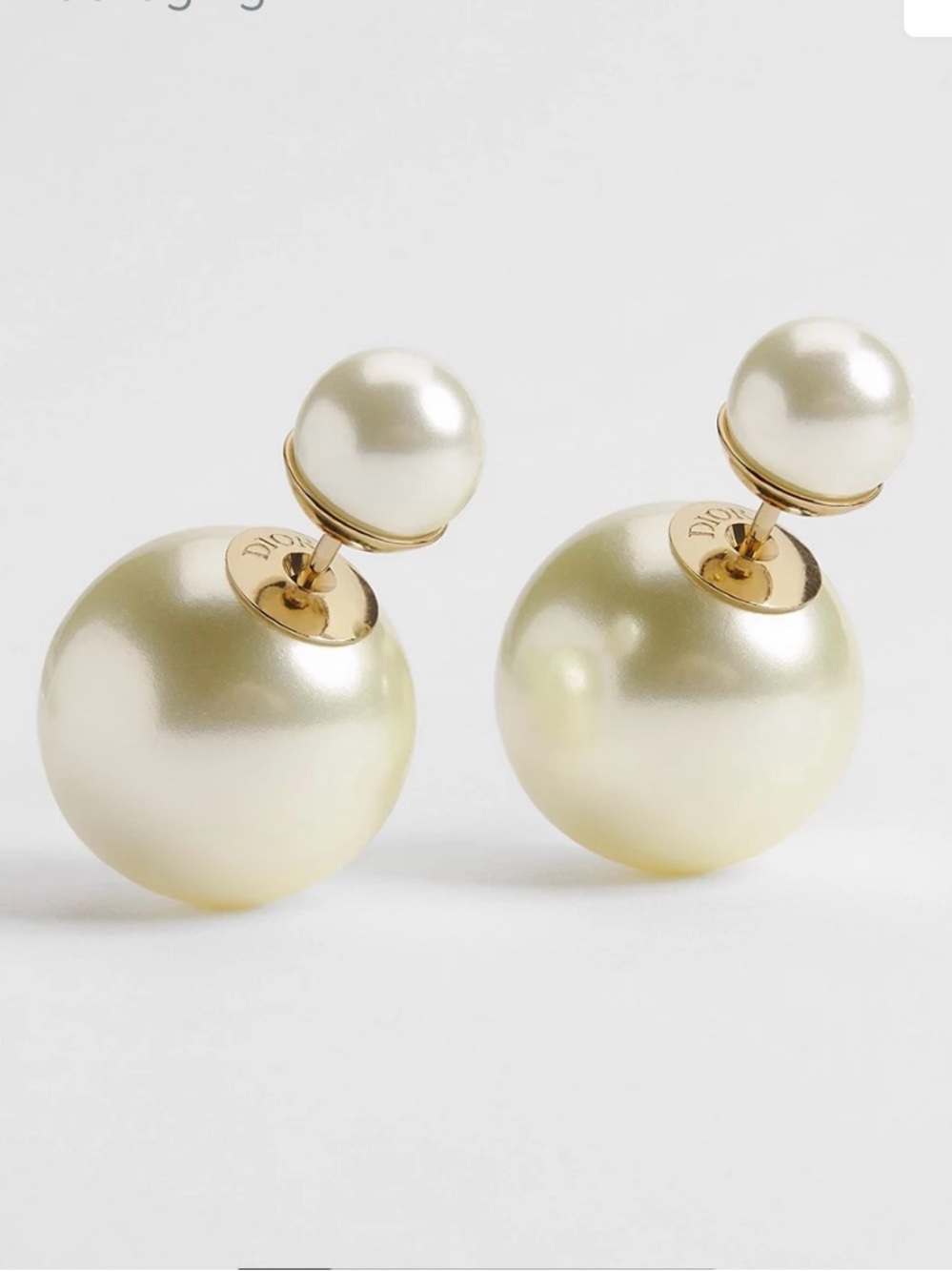 Dior Tribales Earrings
Gold-Finish Metal and White Resin Pearls